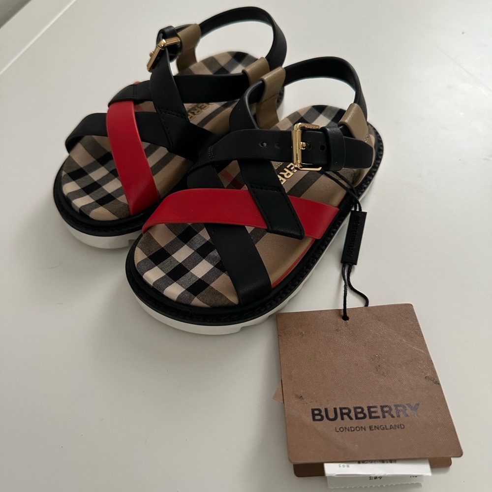 NWT Burberry Sandals Size 23